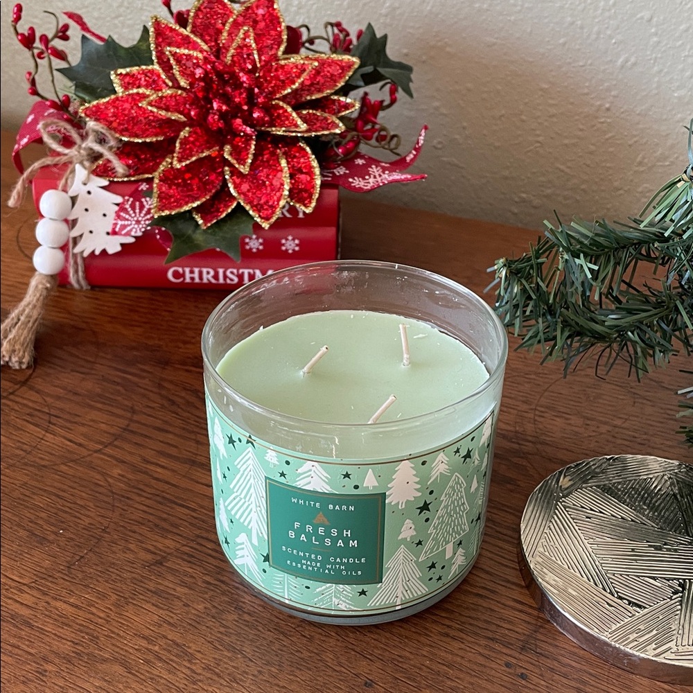 NWT Fresh Balsam White Barn 3 Wick Candle in Glass with a Lid - Picture 8 of 8